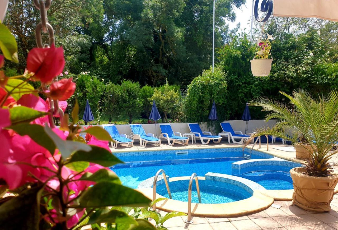Hotel Feniks Лозенец Экстерьер фото